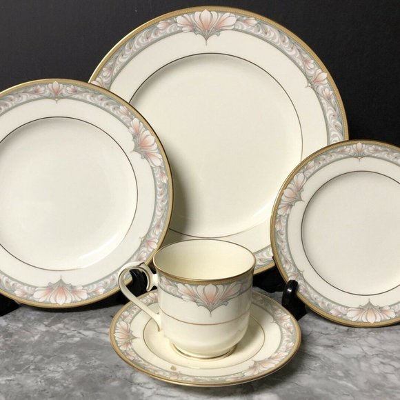 Noritake Barrymore Fine Bone China 43 pc Plate Set